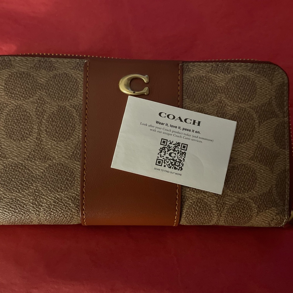 COACH Women's Box Program Signature Jacquard Slim Accordion Zip